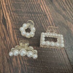 3 Mini Pearl Claw Clips